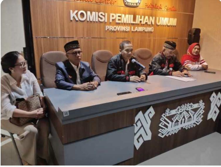 Pengurus PKN saat mengumumkan target kursi DPRD Lampung