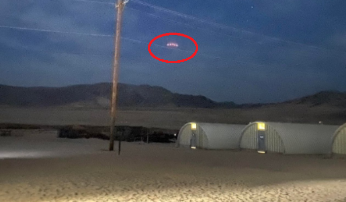 Penampakan UFO Segitiga Hitam.