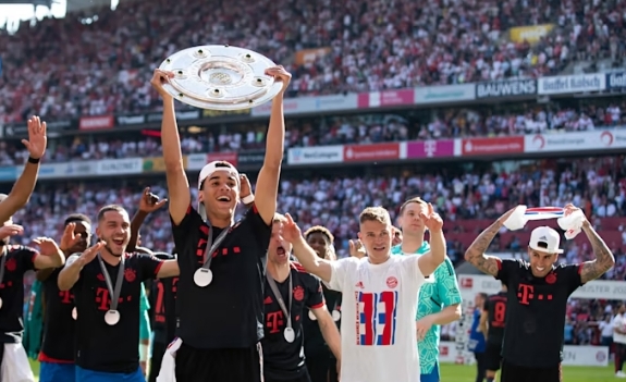 Pemain Bayern Muenchen Merayakan Gelar Juara Liga Jerman 