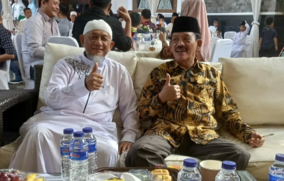 KH Samsir Nasution saat bersama almarhum Jazuli Isa 