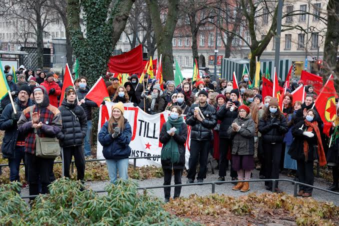 Demo di Luar Kedutaan Besar Turki Stockholm Atas Aksi Pembakaran Alquran Oleh Warga Swedia 