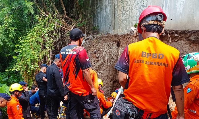 Pekerja Tewas Tertimbun Longsor di Ngaliyan Semarang, BPBD dan Tim SAR Gabungan Gerak Cepat Evakuasi Korban