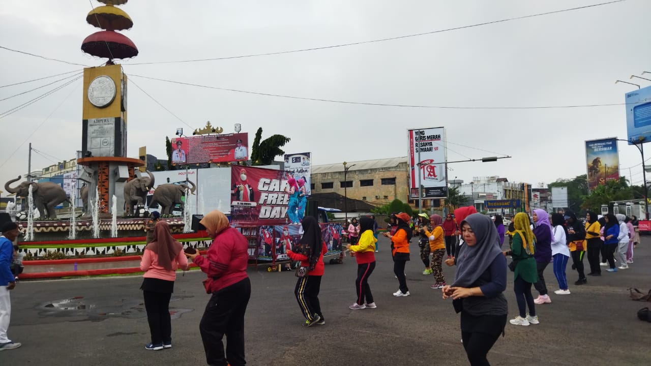 Masyarakat bisa senam bahagia di Tugu Adipura setiap Minggu