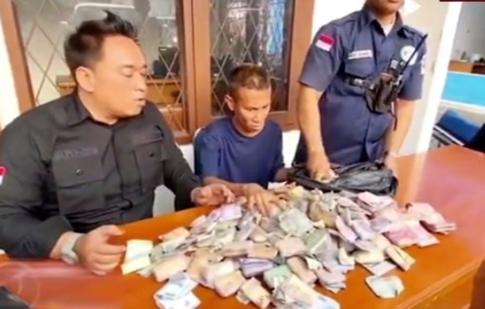Dinsos Kota Bogor menemukan uang Rp56 juta dari celana pengemis.