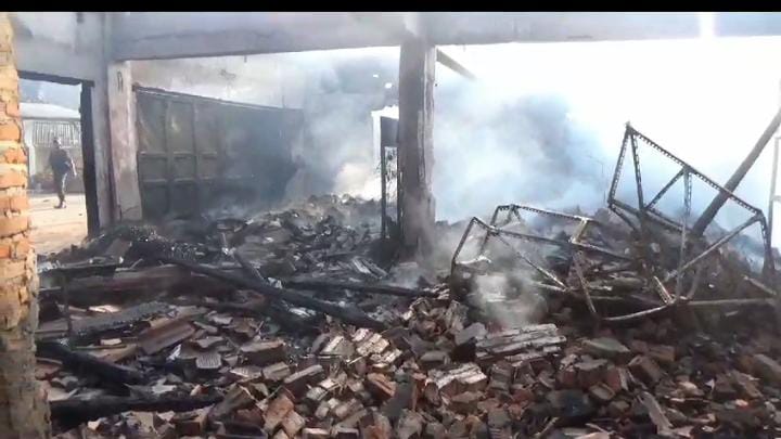 Delapan Toko Terbakar di Pasar Poncowarno, Lamteng