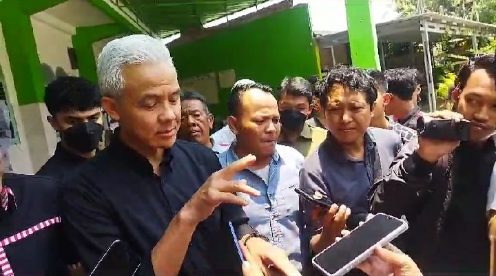 Ganjar Pranowo ketika menjelaskan soal keluhan sopir angkot (Foto Hajim/Helo)
