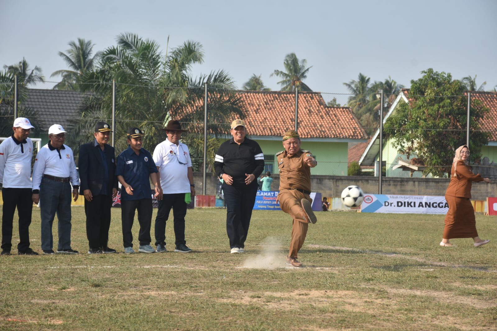 Bupati Dawam Hadiri Pembukaan Kompetisi Soeratin U-17 Zona Lampung