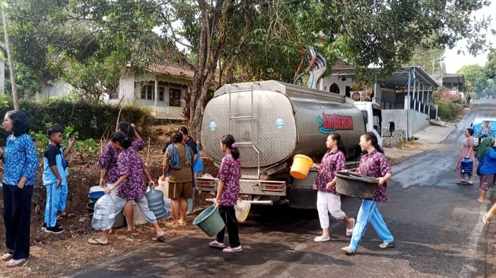 Bentuk Kepedulian, SMP Kanisius Sukorejo Ajak Siswa Berbagi Air Bersih