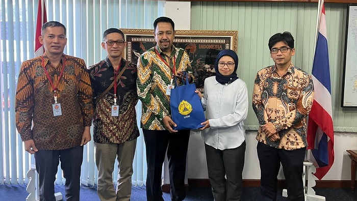 Jajaki Kerja Sama, Tiga Dosen USM Kunjungi Kantor Konsulat Indonesia di Thailand