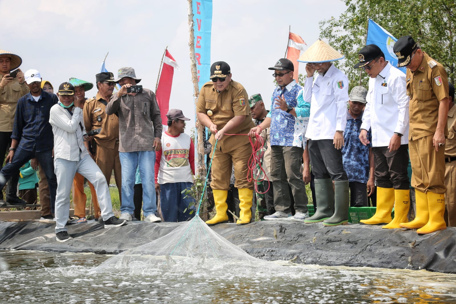 Panen Udang di Tulang Bawang, Gubernur Arinal Dorong Pertambakan Udang di Lampung Bangkit