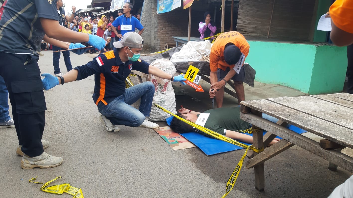 42 Adegan Rekonstruksi Pembunuhan di Tengah Pasar Gedongtataan