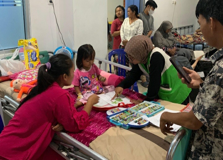Semarakkan Hari Kesehatan, Relawan Hibur Pasien Anak-Anak di RSUDAM