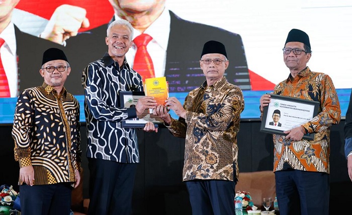 Ganjar Pranowo dan Mahfud MD bersama petinggi Muhammadiyah