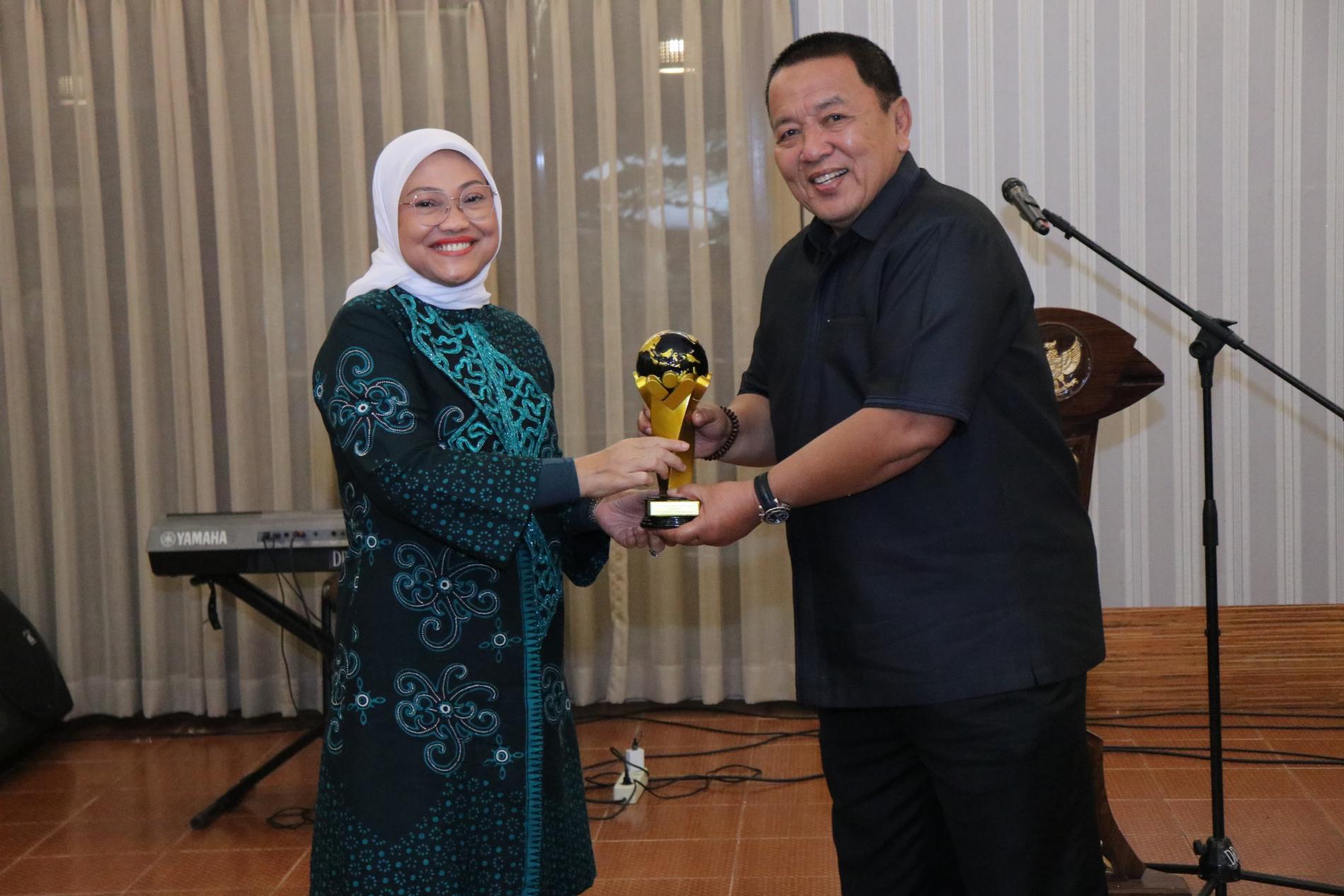 Gubernur Arinal Raih Penghargaan Sebagai Provinsi Peduli Pekerja Migran Indonesia