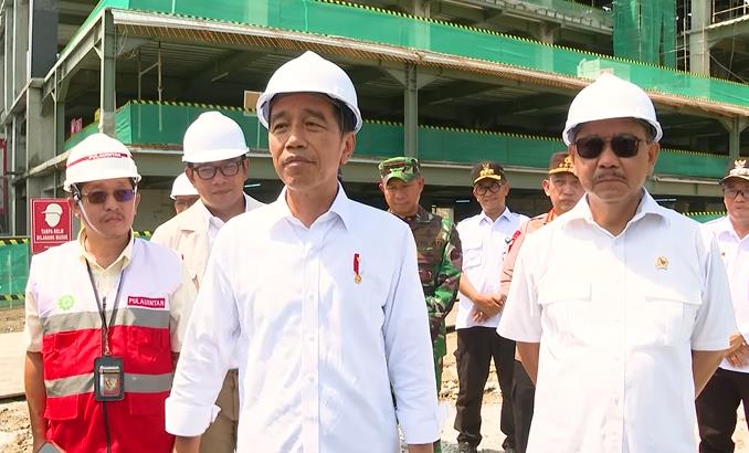 Presiden Jokowi tinjau pembangunan di IKN
