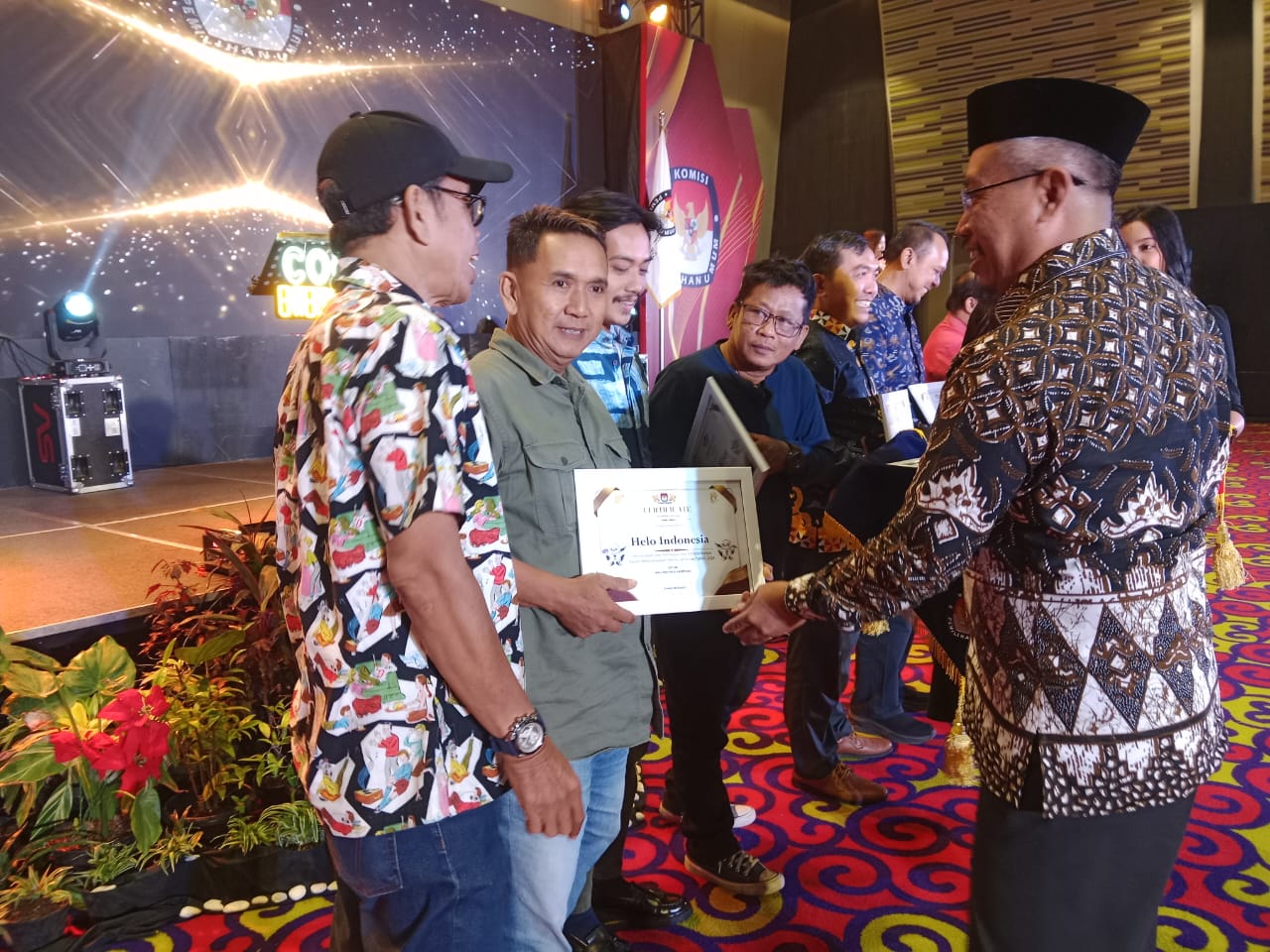 KPU Lampung Beri Sertifikat Penghargaan pada Helo Indonesia
