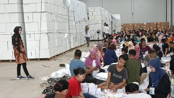 Bawaslu Kota Semarang Awasi  525 Petugas Sortir Lipat Surat Suara Pemilu 2024