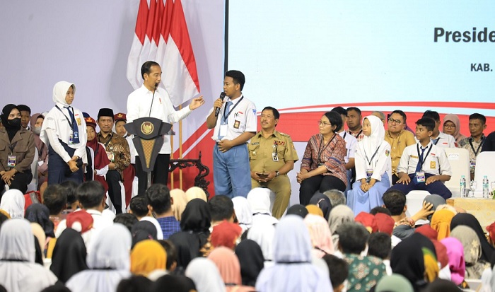Seribu Pelajar di Sukoharjo Terima Bantuan Program Indonesia Pintar, Ini Pesan Jokowi