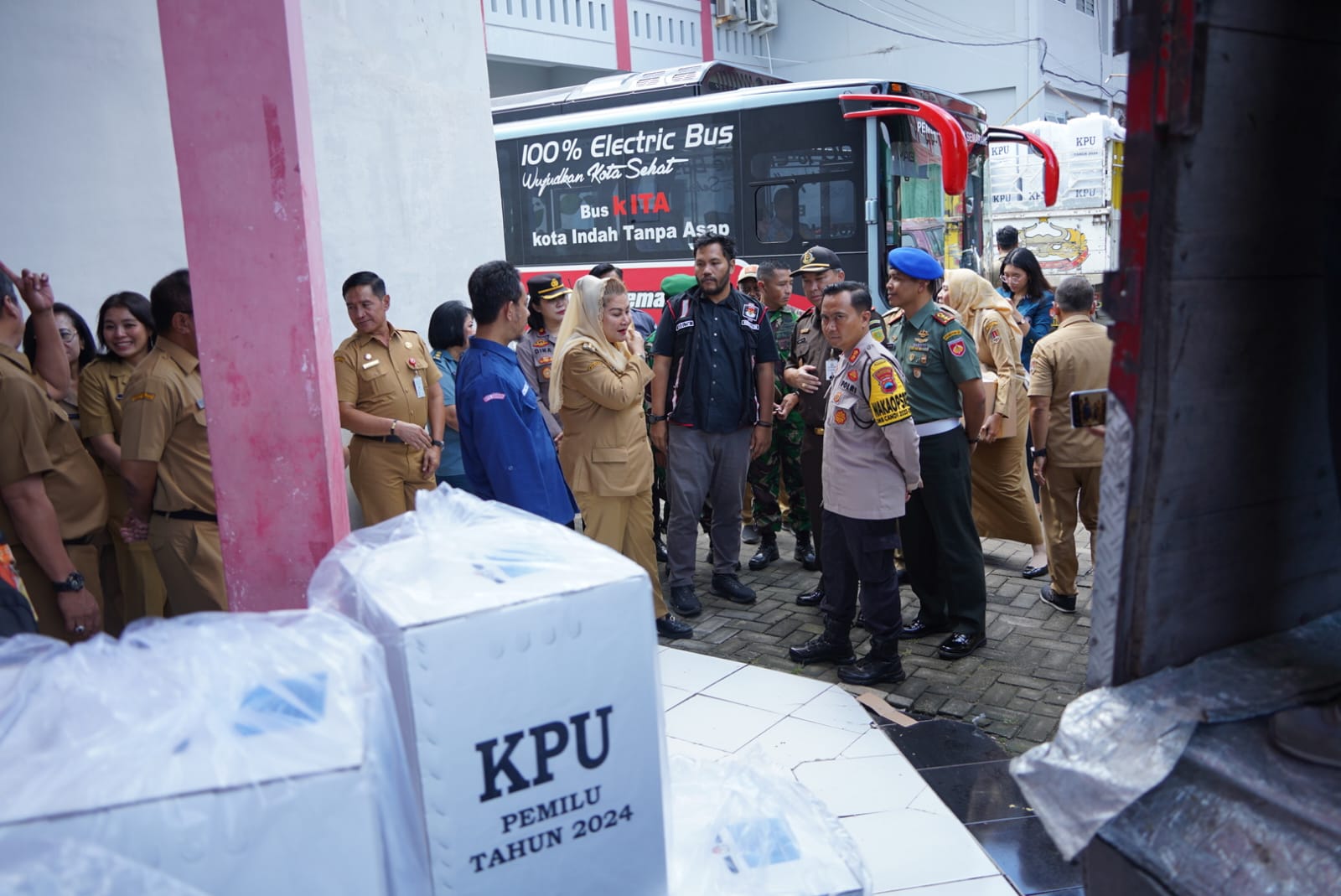 Wali Kota Semarang Cek Gudang Logistik Pemilu, Pastikan Keamanan dan Keutuhan Terjamin