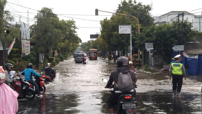 Akses ke Kantor Pemkab Demak Dikepung Banjir, Pelayanan Publik Tetap Berjalan