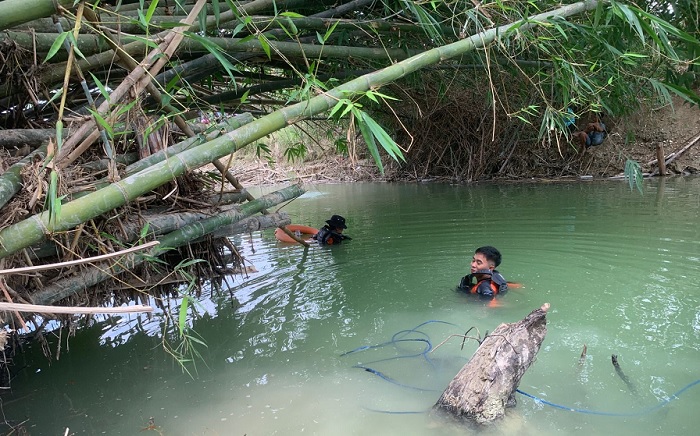 Pencari Ikan di Sungai Suco Hanyut Belum Ditemukan, Tim SAR Terkendala Tonggak Bambu