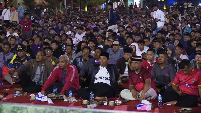 Pemkab Rembang Gelar Nobar di Alun-alun, Degea Senang Raih Doorprize Kulkas Tapi Sedih Timnas Kalah