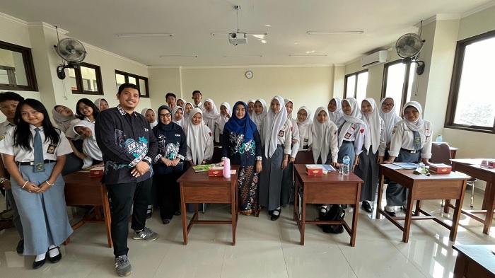 Tim USM Ajarkan Penanganan Pascapanen Daun Kelor di Depan Siswa SMK Ibu Kartini Semarang
