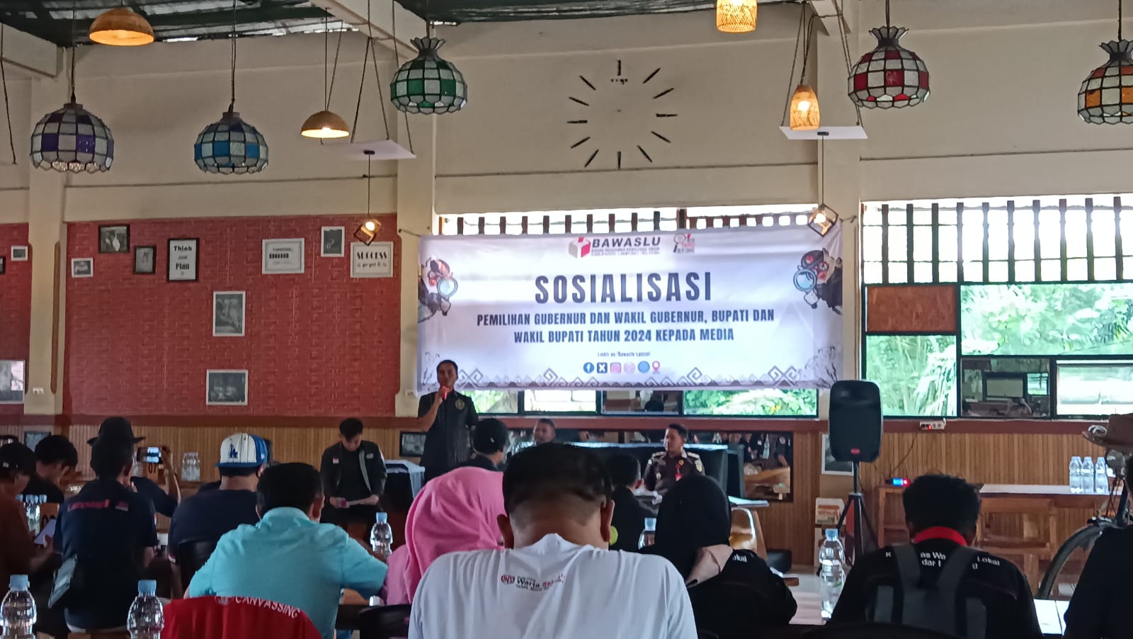  Bawaslu Lampung Selatan Gelar Sosialisasi Pilkada 2024 dengan Puluhan Wartawan