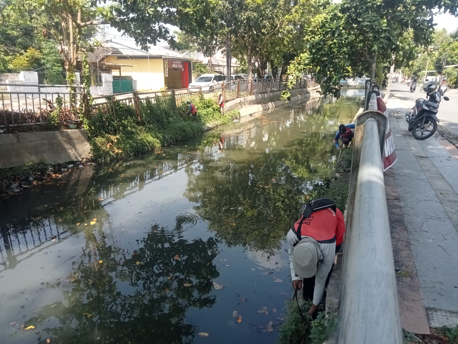 Antisipasi Banjir, Pemkot Semarang Rutin Bersihkan Saluran dan Sungai