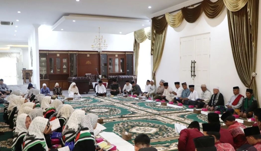 Pj.Gubernur Lampung Gelar Doa Bersama dan Santuni Anak Yatim.