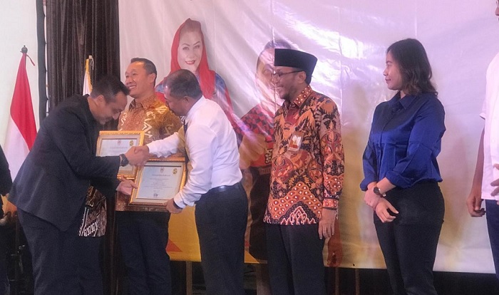 Peduli Atlet Berprestasi, USM Terima Penghargaan dari KONI Kota Semarang
