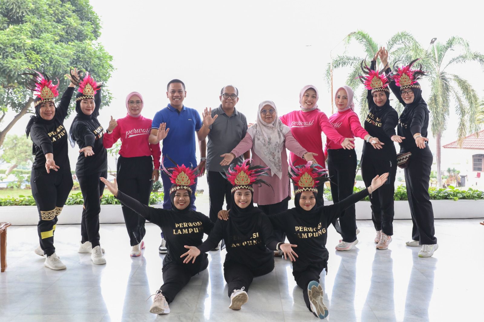 Lepas Atlet Perwosi, Pj Gubernur Samsudin Berharap Tim Dapat Kenalkan Budaya Lampung Melalui Kreasi Olahraga