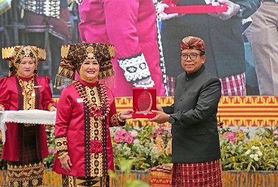 Pj. Gubernur Samsudin Kukuhkan Dwita Ria Gunadi sebagai Ketum DPP Mighrul Lappung Bersatu Masa Bakti 2024-2029