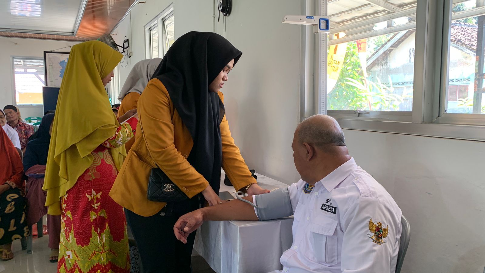 Poltekkes Tanjungkarang Cek Kesehatan Puluhan Penderita DM dan Hipertensi di Pesawaran