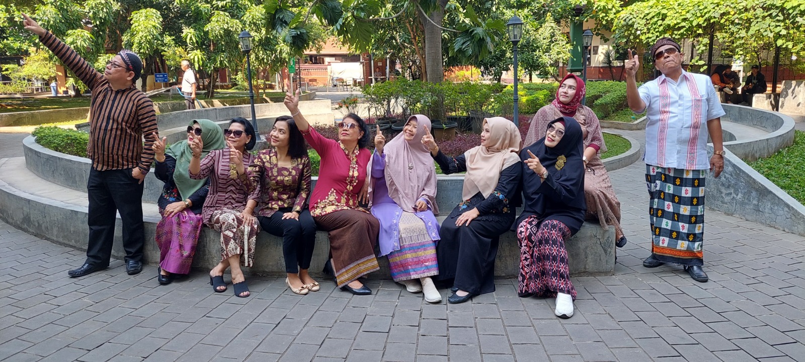 Berkebaya Sehari, Cara Dosen FH USM Melestarikan Budaya Indonesia