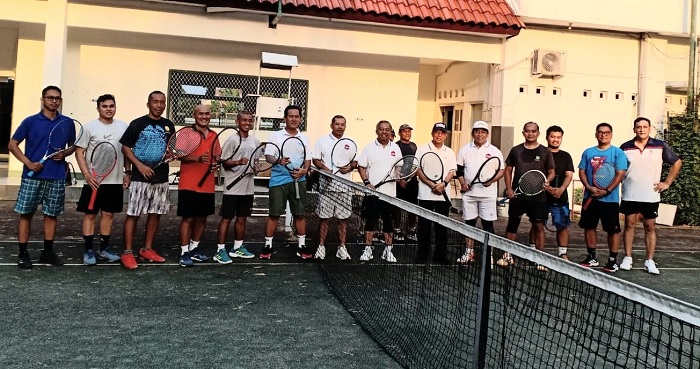 Jaga Kebugaran, Tim Tenis USM dan PT PPSD Gelar Pertandingan Persahabatan