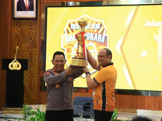 Berprestasi di Voli Proliga 2024, Kapolri Beri Penghargaan kepada Tim Jakarta Bhayangkara Presisi dan Popsivo Polwan 