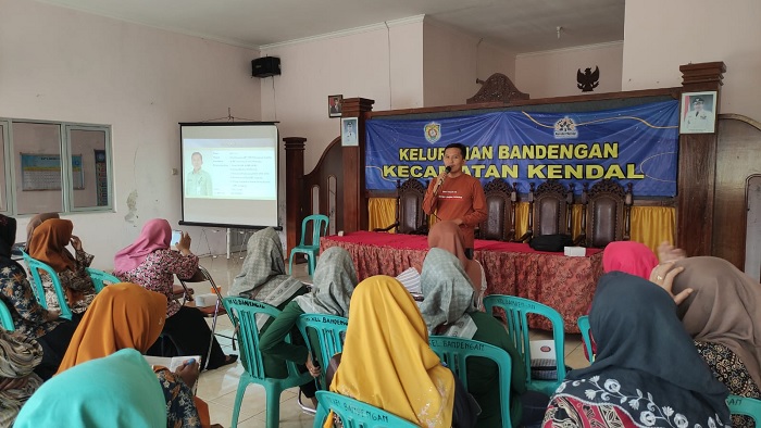 Tim Dosen Poltekkes Kemenkes Semarang Kampus Kendal Ajarkan Pengolahan Daun Jati Belanda Jadi Teh