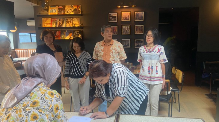 Penandatanganan MoU ini dilakukan oleh enam orang petinggi ASTINDO dan Prof. Hafil Abdulgani, Direktur Etnaprana Wellness Klinik dan juga Lourda Hutagalung sebagai CEO Etnaprana Wellness Klinik di Penn, Jakarta Selatan pada Rabu (14/8/2024). 