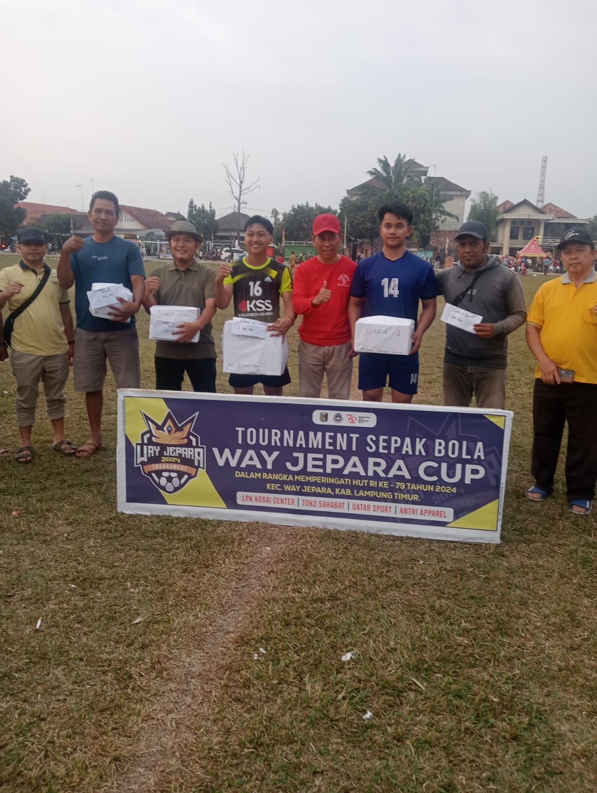 Camat Wayjepara Tutup Turnamen Sepak Bola 2024.