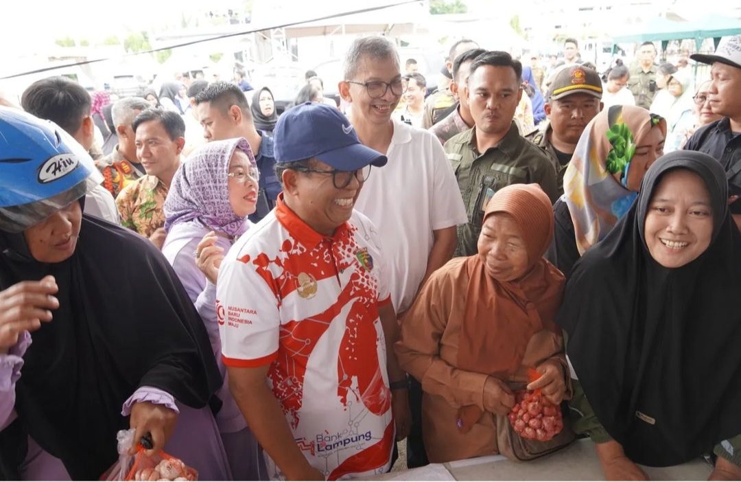  Pj. Gubernur Lampung Tinjau Pasar Murah, Upaya Pengendalian Inflasi dan Ketersediaan Bahan Pokok untuk Masyarakat.