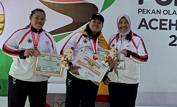 Pelempar Cakram Nur Aini Sumbang Emas Kedua, Atletik Jateng Menanti Kedahsyatan Tim Estafet Putri