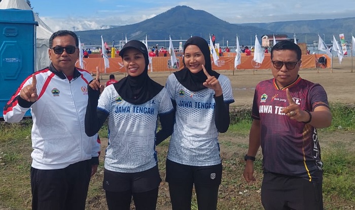 Dua Atlet Kakak Beradik dari Jateng Lolos ke Final Voli Pasir Putri PON